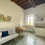 Alloro 2 - Renovated Two-room