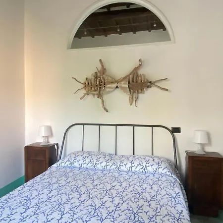 Alloro 2 - Renovated Two-room * מרצ'יאנה מרינה