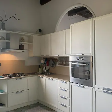 Alloro 2 - Renovated Two-room