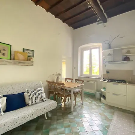Alloro 2 - Renovated Two-room