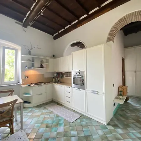 Alloro 2 - Renovated Two-room *