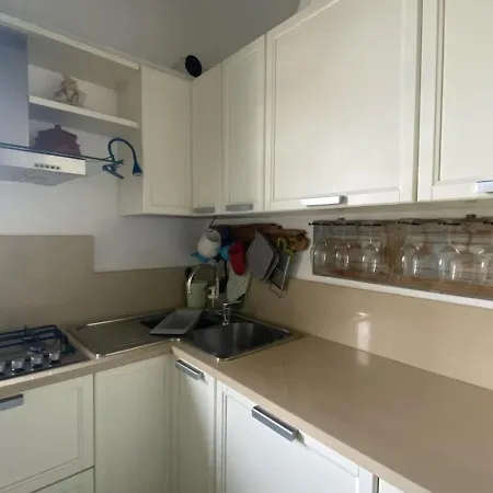 Alloro 2 - Renovated Two-room