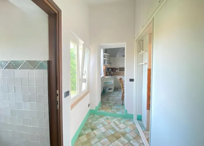 Alloro 2 - Renovated Two-room *