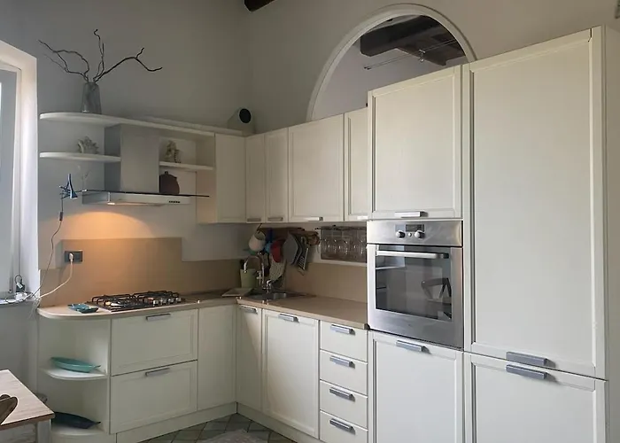 Alloro 2 - Renovated Two-room