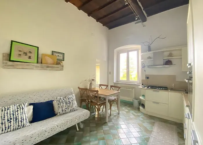 Alloro 2 - Renovated Two-room