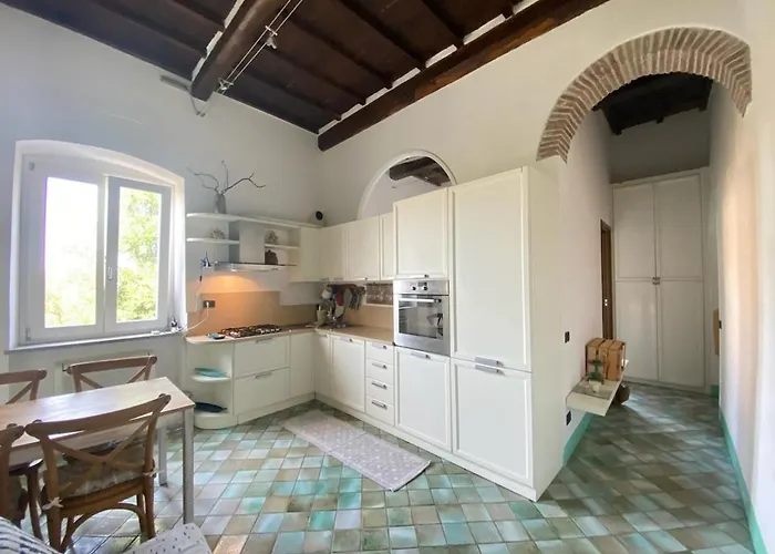 Alloro 2 - Renovated Two-room *